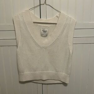 Abercrombieombie Boxy Knit V-Neck Vest size XXS